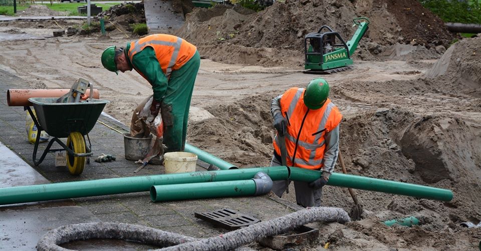 Vakman-grond-weg-waterbouw-riolering-buizen-groen-jansma-drachten